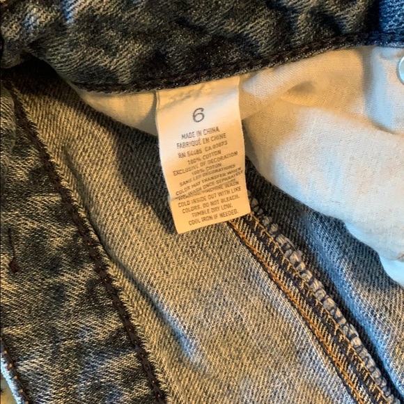 AE distressed 3 button high waisted jean shorts - Picture 4 of 4